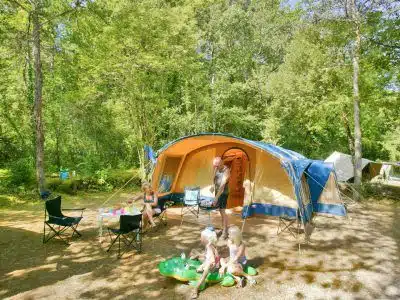 Emplacement tente camping Dordogne | La Peyrugue - Camping 3 étoiles | Périgord Noir