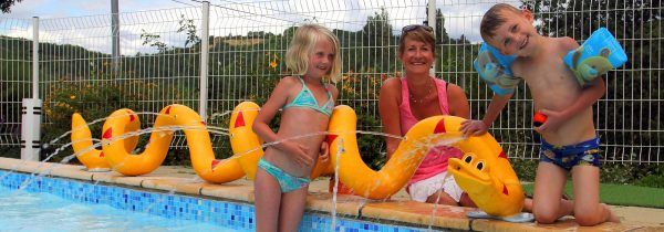 Camping Dordogne | La Peyrugue - Camping 3 étoiles | Périgord Noir | Piscine